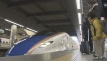 「温泉入って雪遊びしたい　駅で年末年始の帰省などの混雑続く　乗車率130%の列車も　下りのピークは30日　上りは1月3日