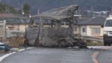 車4台からむ事故　1人死亡　1台炎上　凍結した路面でスリップか　軽自動車がセンターラインを越え、クレーン車と衝突