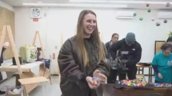 インバウンドで人気「白馬エリア」　おもてなしでオーバーツーリズム対策　無料シャトルバスと日本文化体験　日本酒のふるまいで「カンパーイ！」