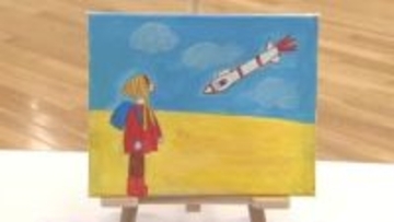 「一日も早く平和に」侵攻4年…ウクライナの子どもたちの絵画展　関心の薄れ懸念