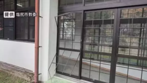 クマに小中学校の窓が壊される　足跡がポツポツと　発見に至らず　保護者「外で遊ばないよう注意する」　学校では部活動や屋外活動を控える　長野・塩尻市