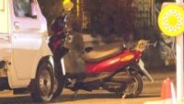 原付バイク運転の女性が死亡　右折の原付バイクと対向車線を直進の軽トラックが衝突　現場は信号機のある交差点