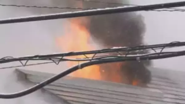 精肉店と住宅を兼ねた建物で火事　1人の遺体発見　兄弟で居住　40代の弟と連絡取れず　兄は病院に搬送