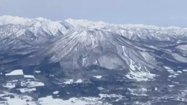 黒姫山のバックカントリーでスノーボード中に立ち木に衝突　行動不能となった神奈川県の43歳男性を救助　足首骨折で重傷　4人で入山、一晩ビバーク　長野・信濃町