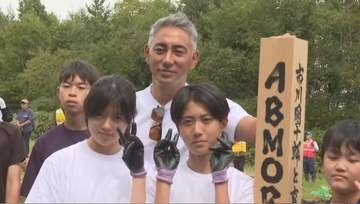 市川團十郎さんが植樹イベント　ぼたんさん、新之助さんも参加　2014年から続ける「ABMORI」延べ7万本　團十郎さん「クマ出没や土砂崩れは、森の管理ができていない部分が影響」　長野・木曽町