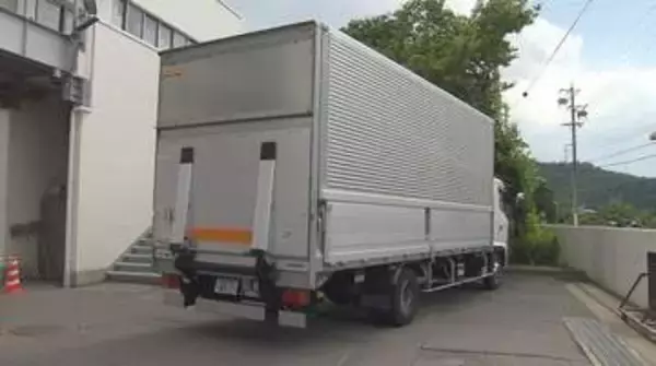 長野県警機動隊の27歳の隊員が死亡　施設内で事故　バックして来たトラックとタイヤラックの間に挟まれる　点検を終えたトラックを誘導中　隊長「責任を感じている。原因究明を行い対策を講じたい」