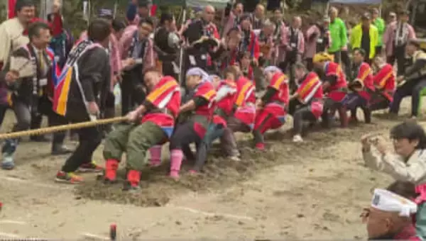領土をかけた「綱引き」　飯田市南信濃「信州軍」VS静岡県浜松市水窪町「遠州軍」　県境の兵越峠で白熱の戦い