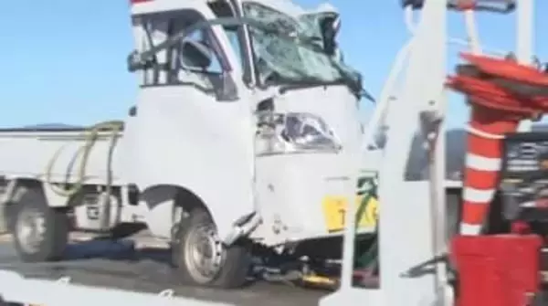 トラックなど3台絡む事故　64歳男性が死亡　停車中の軽トラックに追突　運転手を過失運転致傷の疑いで現行犯逮捕　長野・宮田村