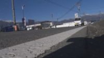 道路横断中に車にはねられる　38歳男性が意識不明の重体　タクシーを降りた後、道路に出てはねられたか