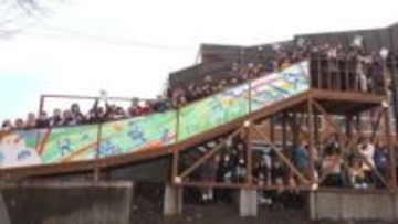 小学校にスキージャンプ台を再建　小学生が募金などで修繕費用約900万円を集める　ノルディック複合の渡部暁斗選手、善斗選手、元モーグル選手の上村愛子さんらオリンピアンも協力