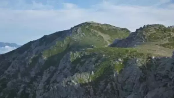 「浮石を踏んでバランスを崩した」登山中に転倒し、救助要請　神奈川県の68歳女性が左手首骨折で重傷　長野県警のヘリコプターが救助し、病院に搬送　中央アルプス木曽駒ケ岳で遭難