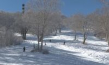 「11月とは思えない雪」　長野・野沢温泉スキー場がオープン　積雪は45cm　12月20日に全面滑走可能見込む