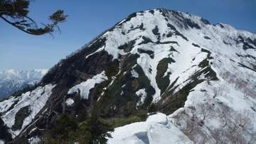 高妻山の雪渓で滑落　50代の男女を県警ヘリで救助　雪が残る登山道で足滑らせたか　3人パーティーで入山