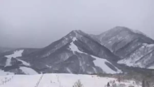 スキー場のリフトで宙づりに　オーストラリア国籍の22歳女性が死亡　バックパックのバックルがリフト搬器に挟まったか　長野・小谷村