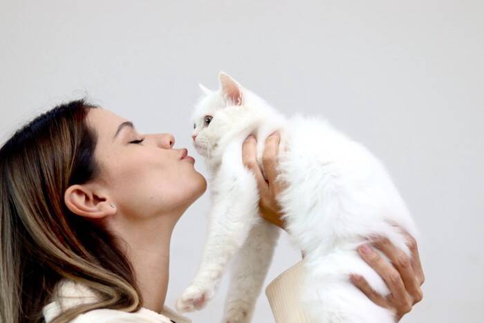 猫との『キス』でうつるかもしれない病気3選　知っておくべき感染の危険性も解説