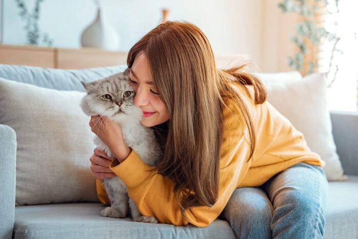 猫が『孤独を感じている』ときのサイン4選　寂しい気持ちになる理由から寄り添い方まで解説