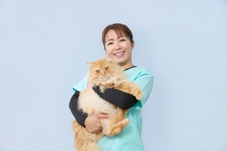 猫が落ち着ける『正しい抱っこ』のポイント5つ　嫌がってしまう理由や避けるべき抱き方まで
