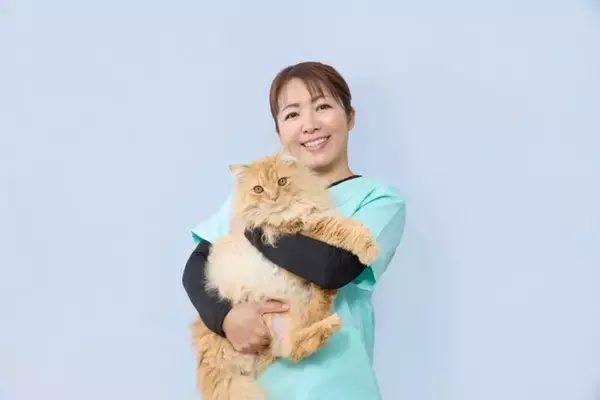 猫が落ち着ける『正しい抱っこ』のポイント5つ　嫌がってしまう理由や避けるべき抱き方まで