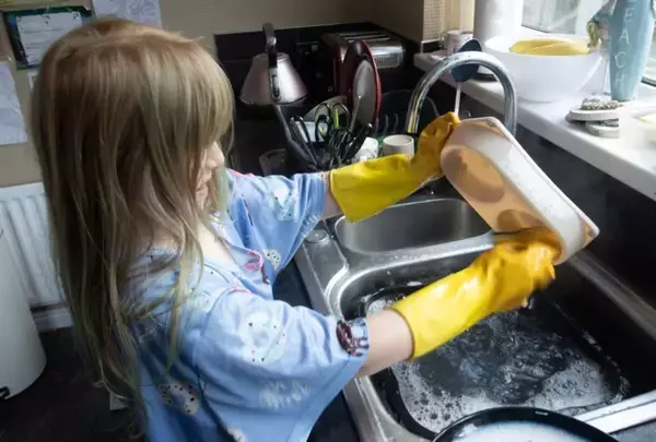 猫が使う『食器』をキレイにする方法4つ　洗うときのコツや洗剤の選び方も解説