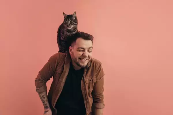 猫があなたの『外出を阻止』している行動5選　引き止める理由や上手な対応をご紹介