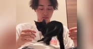 保護子猫たちが家に来てわずか"5分後"…完全に想定外な『可愛すぎる行動』が14万再生「安心できたんだね」「すぐ慣れてよかったｗ」