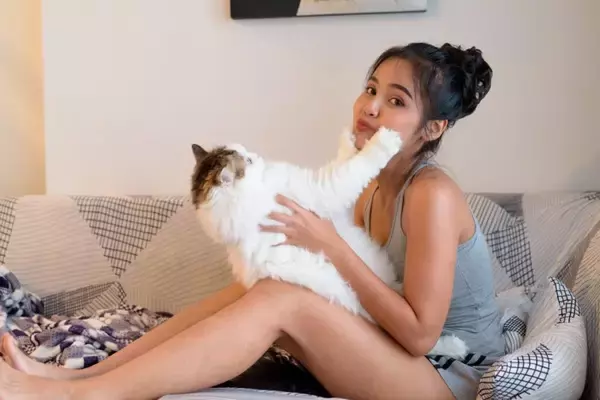 猫に対して『虐待』になりうるNG行動5選　苦痛を与えてしまう理由や見直すべきこと