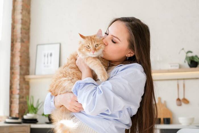 猫が『ご機嫌』なときにするサイン6選　どんなときに見られる？いい気分にさせるコツまで