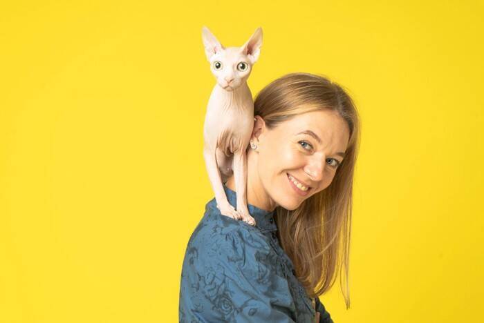 『変わった特徴を持つ猫種』3選　見た目だけでなく、他の猫にはない行動をする品種も