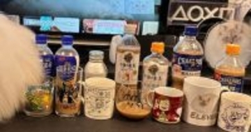 飲み比べをしようとミルクティーを並べていたら…愛猫がとった『かわいすぎる行動』に15万いいね「大体合ってる」「美味しそうなミルクティー」