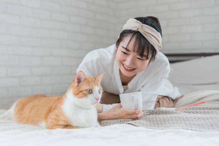 猫が『親友と認めた人』にだけみせるサイン4つ　あなたの愛猫はどう？仲を深める関わり方のコツも