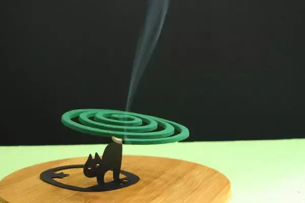 猫と暮らす家で『蚊取り線香』は使っていいの？　安全に使用するための注意点や虫よけ対策のコツ