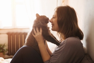 『愛猫に助けてもらった』と実感する瞬間4選　猫の存在が心の支えになるのはどんなとき？