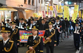 年末年始の防犯意識向上へ　福岡市・中洲でパレード　県警と町連合会