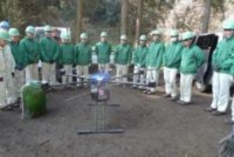 ［大分県］苗の植え付け　最新技術学ぶ　日田林工高が演習林実習