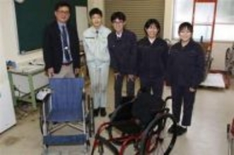 福岡・浮羽工業高自動車研究部が整備　鳥類センターの車いす交換