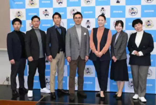 福岡県警警官ら着こなし術学ぶ　オフィスカジュアル、7人が披露