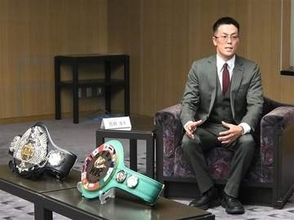 プロボクサー吉田京太郎選手「次は世界王者」　福岡市長に2冠報告