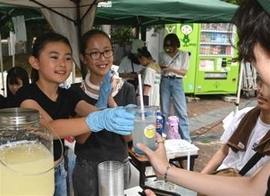 放生会に合わせ「ハコフェス」　福岡市東区箱崎、演奏や出店でにぎわい