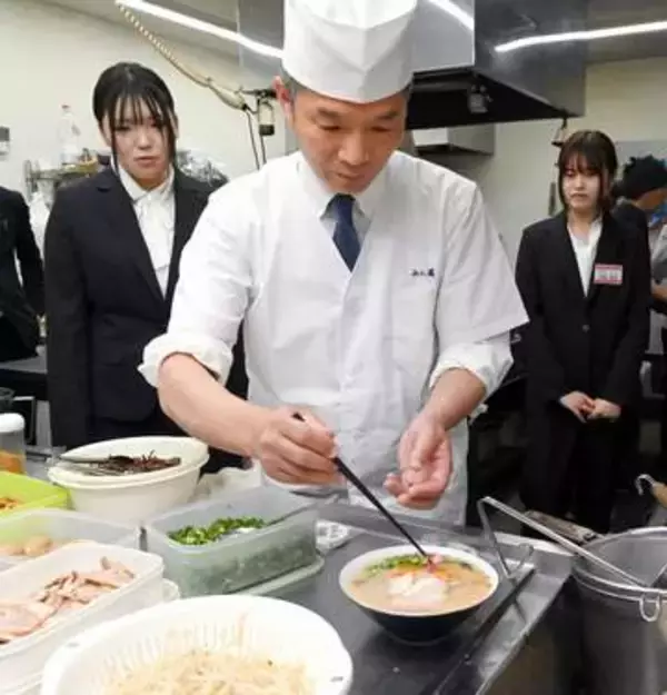福岡でラーメン入社式　「ラーメン山小屋」社長が新入社員に自ら振る舞う、創業の地・香春町