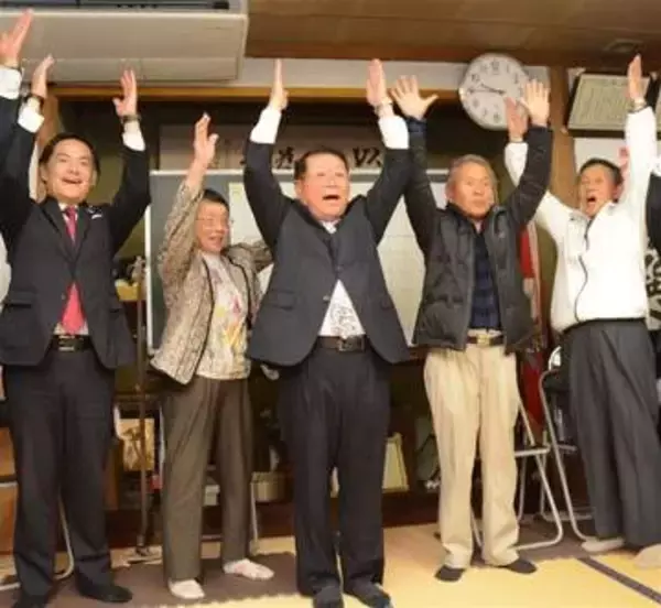 佐賀・吉野ケ里町長選、3選の伊東氏「懸命にまちづくりを」