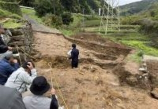 ［佐賀県］俵坂番所跡に道路遺構　江戸期の長崎街道の可能性も　嬉野市で発掘調査の現地説明会