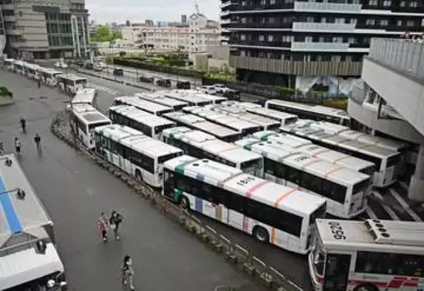 ひしめく臨時バス　福岡市　嵐、ドリカム…大型イベント複数開催で　みずほペイペイドームそば