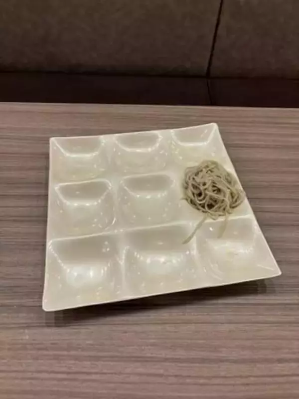 初めてのビュッフェで何を選ぶ？　慎重すぎた最初の一皿が話題に