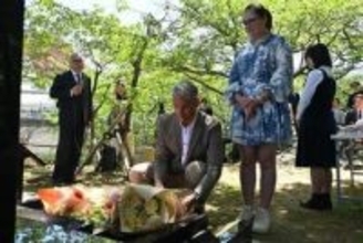 ［長崎県］長崎の収容所で犠牲　連合国の捕虜を追悼　オランダの遺族も来日　記念碑前