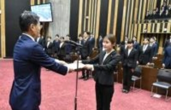 ［長崎県］県庁で辞令交付式　201人が新たに入庁