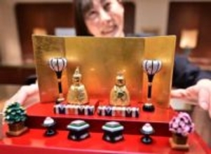福岡市の貴金属店に純金製ひな人形　安全資産「お孫さんの贈り物に」