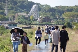 三池炭鉱専用鉄道敷跡でウオークラリー　世界文化遺産登録10周年記念