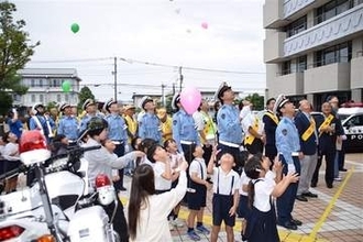 ［大分県］舞う風船に交通安全願い　日田市で全国運動出発式