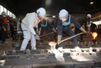 ［佐賀県］鳥栖工で鉄の鋳造実習　80年以上続く伝統