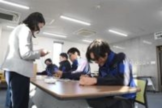 ［佐賀県］企業で生理痛体験　電気刺激…「内臓ひねられる痛み」　佐賀市のシグマ「理解深め働きやすく」
